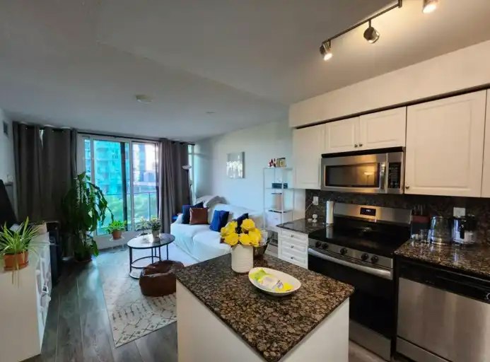 215 Fort York Boulevard, Toronto, ON, M5V 4A2