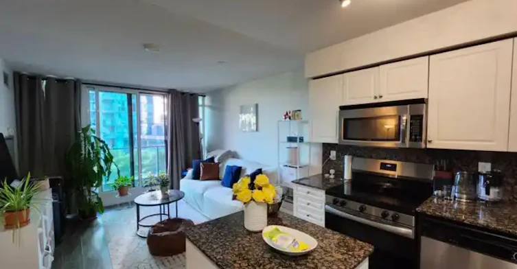 215 Fort York Boulevard, Toronto, ON, M5V 4A2