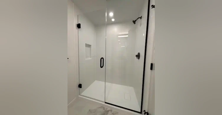 13738 Central Avenue, Surrey, BC, V3T 0X5 - 11
