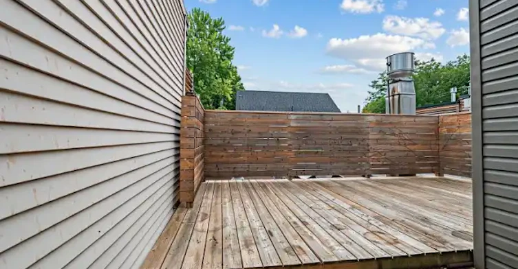 1095 Queen Street East, Toronto, ON, M4M 1K7 - 4