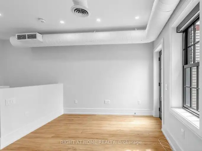 1095 Queen Street East, Toronto, ON, M4M 1K7 - 13