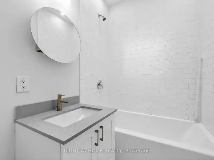 1095 Queen Street East, Toronto, ON, M4M 1K7 - 7