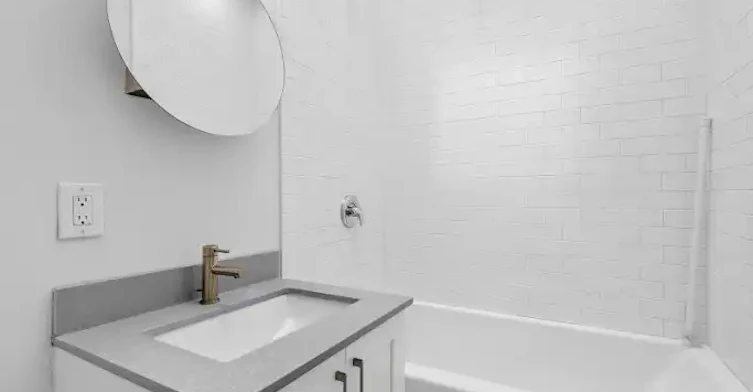 1095 Queen Street East, Toronto, ON, M4M 1K7 - 7