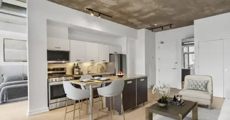 60 Bathurst Street, Toronto, ON, M5V 2P7 - 2