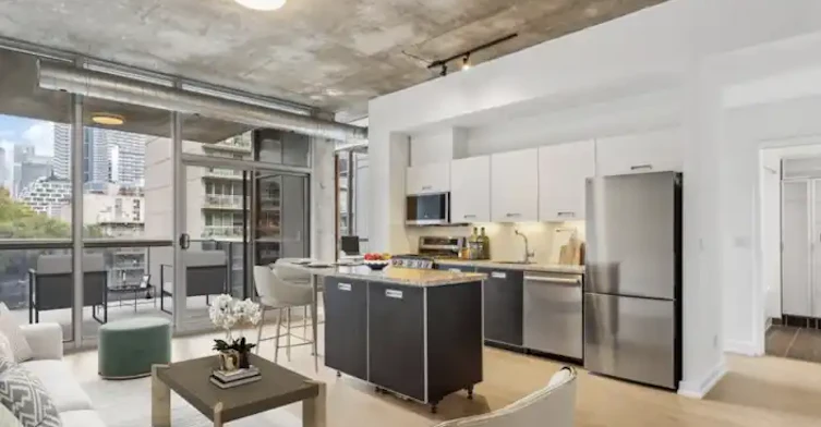 60 Bathurst Street, Toronto, ON, M5V 2P7 - 3