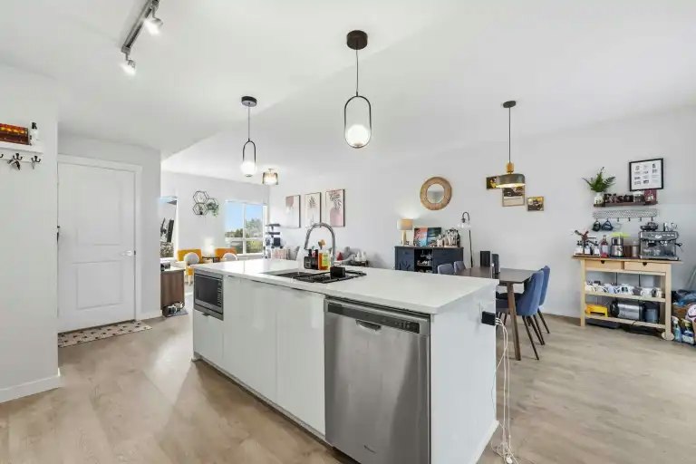 15151 Edmund Drive, Surrey, BC, V3S 0B2 - 9