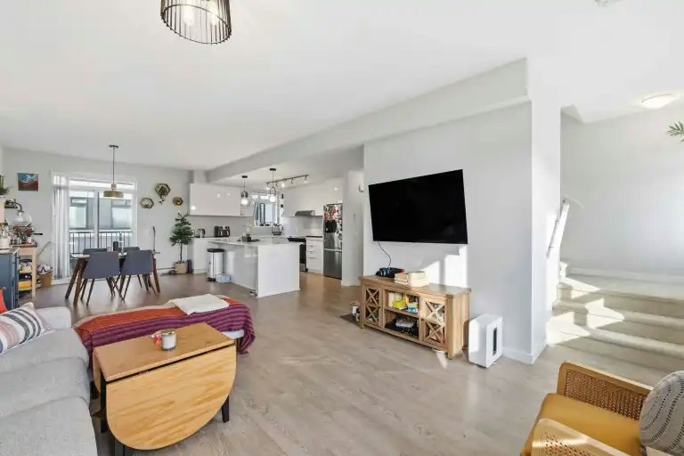 15151 Edmund Drive, Surrey, BC, V3S 0B2 3