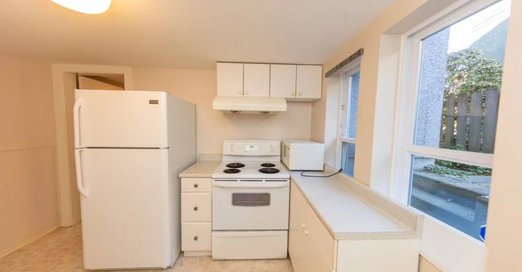 2215 West 18th Avenue, Vancouver, BC, V6L 1A5 - 2