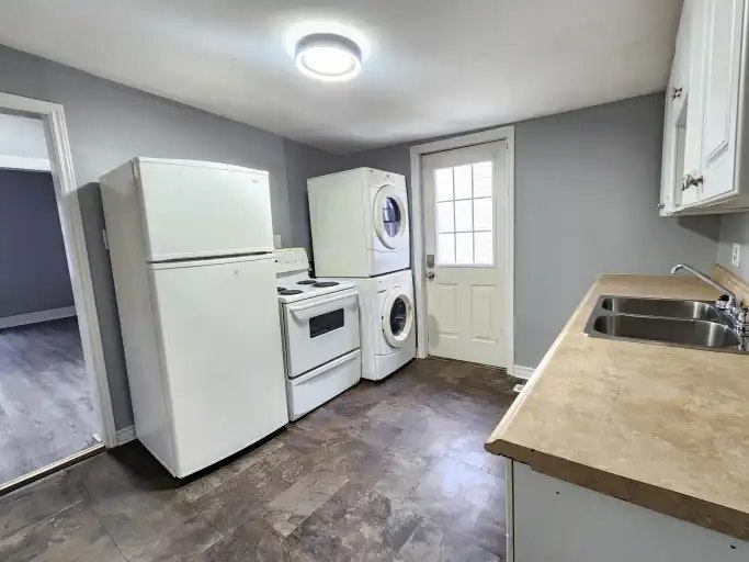 185 Parkhill Road West, Peterborough, ON - 4