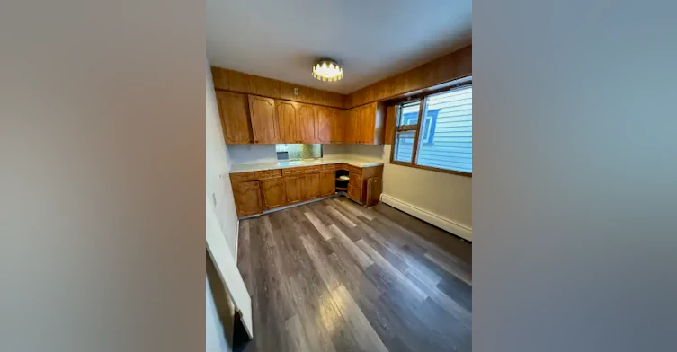 9841 85 Avenue, Edmonton, AB, T6E 2J5 - 4