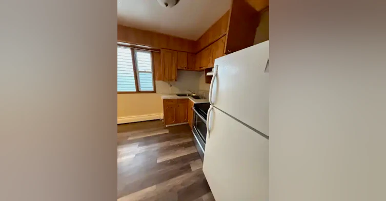 9841 85 Avenue, Edmonton, AB, T6E 2J5 - 5