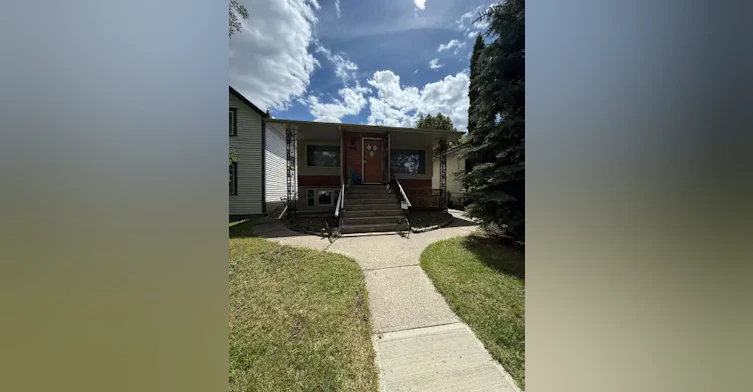 9841 85 Avenue, Edmonton, AB, T6E 2J5