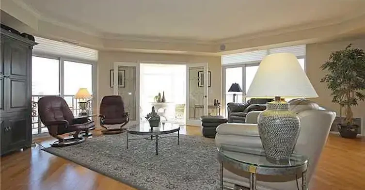 1477 Lakeshore Road, Burlington, ON, L7S 1B5