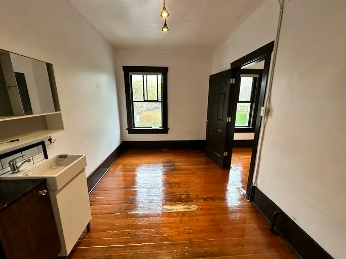 406 Union Street, Vancouver, BC, V6A 2B6 - 2