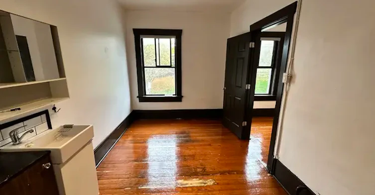 406 Union Street, Vancouver, BC, V6A 2B6 - 2