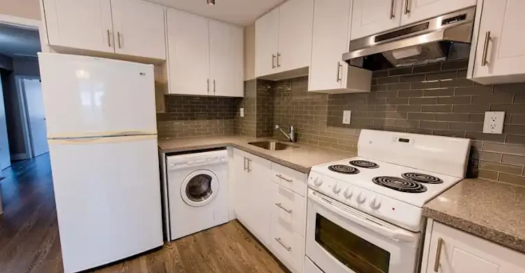 258 Kenilworth Avenue, Toronto, ON, M4L 3S8 - 5
