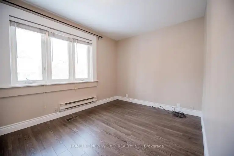 258 Kenilworth Avenue, Toronto, ON, M4L 3S8 - 4