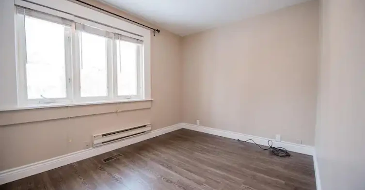 258 Kenilworth Avenue, Toronto, ON, M4L 3S8 - 4
