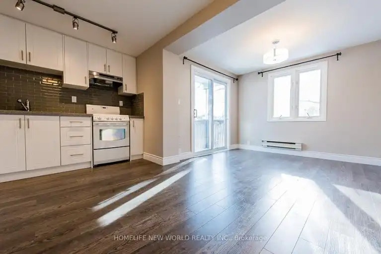 258 Kenilworth Avenue, Toronto, ON, M4L 3S8 - 2