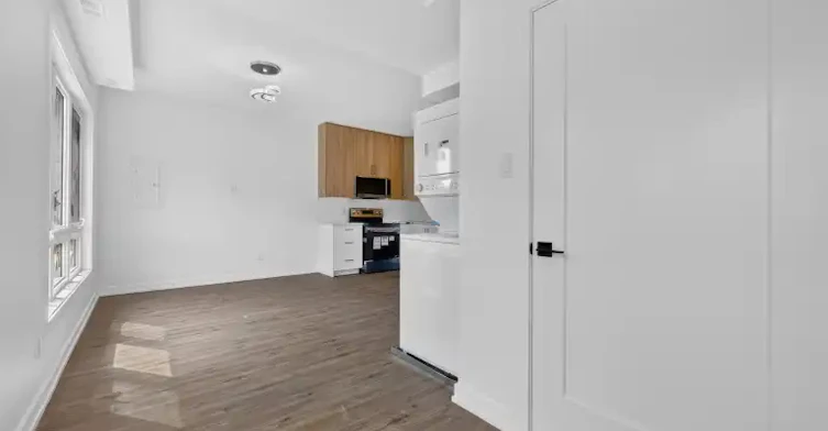 944 Woodroffe Avenue, Ottawa, ON, K2A 3R7 - 6