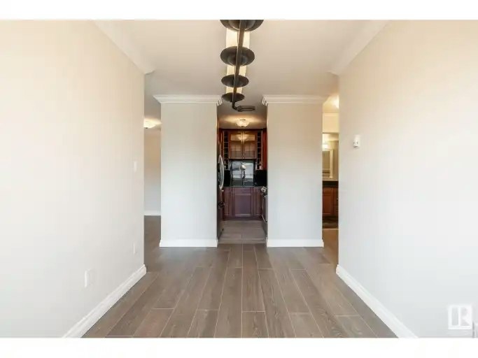 10003 87 Avenue Northwest, Edmonton, AB, T6E 2P1 - 12
