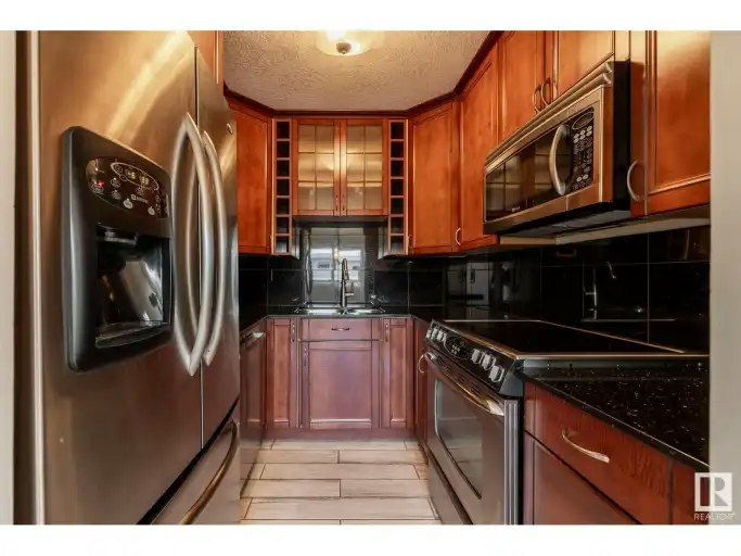 10003 87 Avenue Northwest, Edmonton, AB, T6E 2P1 - 4