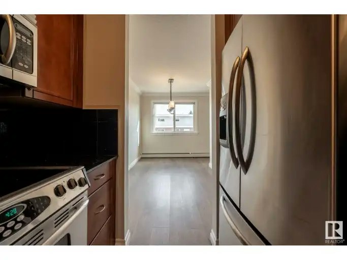 10003 87 Avenue Northwest, Edmonton, AB, T6E 2P1 - 13