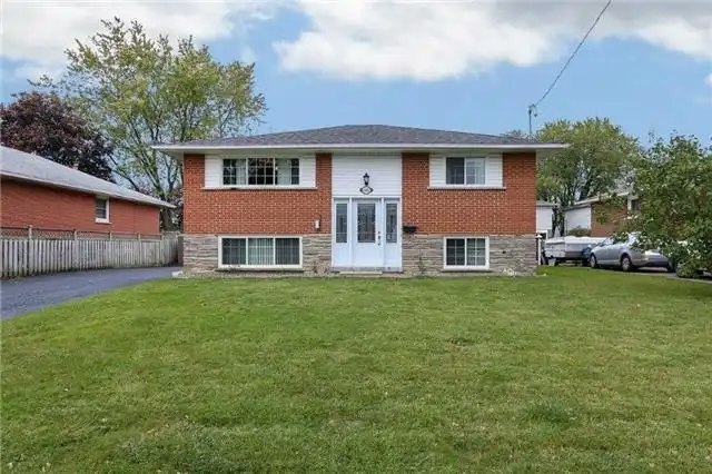 1402 Lakefield Street, Oshawa, ON, L1J 3Y7