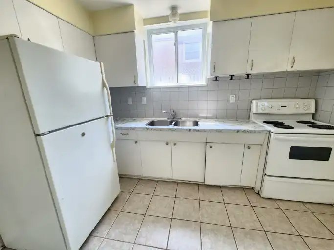 1402 Lakefield Street, Oshawa, ON, L1J 3Y7 - 7