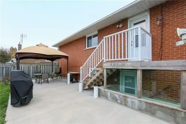 1402 Lakefield Street, Oshawa, ON, L1J 3Y7 - 2