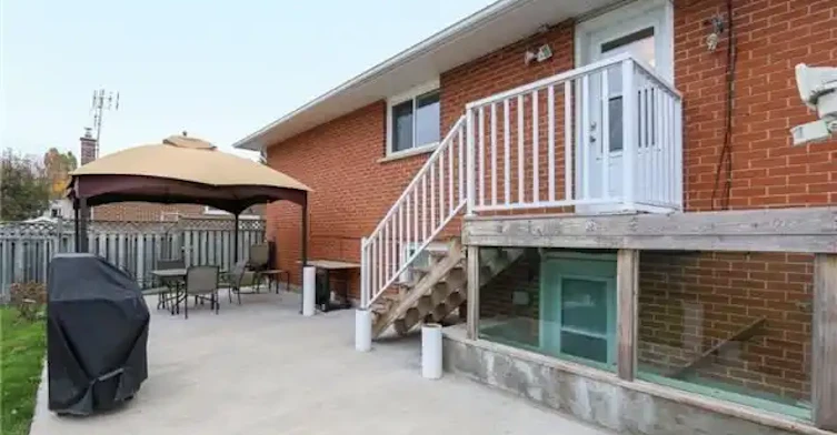 1402 Lakefield Street, Oshawa, ON, L1J 3Y7 - 2