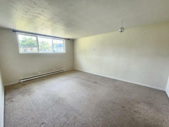 1402 Lakefield Street, Oshawa, ON, L1J 3Y7 - 5