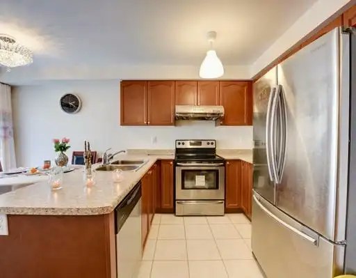 7 James Govan Drive, Whitby, ON - 3