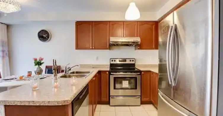 7 James Govan Drive, Whitby, ON - 3