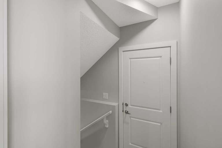 6359 Greenaway Avenue, Edmonton, AB, T5E 6T8 - 4