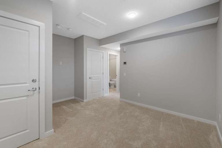 6359 Greenaway Avenue, Edmonton, AB, T5E 6T8 - 5