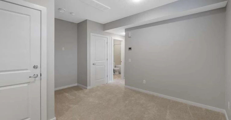 6359 Greenaway Avenue, Edmonton, AB, T5E 6T8 - 5