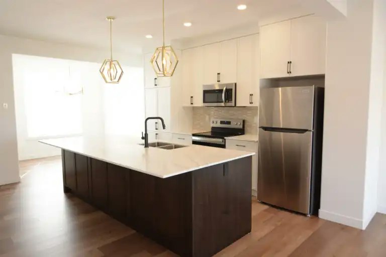 35 35 Street, Red Deer, AB - 3