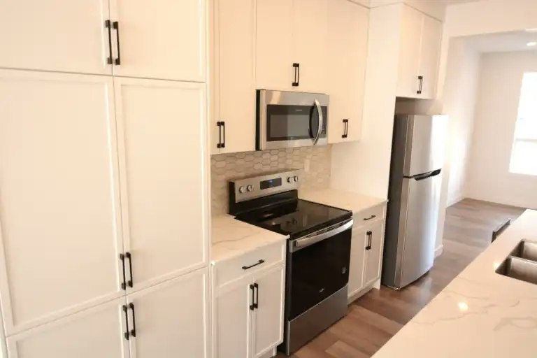 35 35 Street, Red Deer, AB - 4