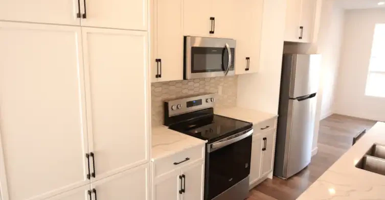 35 35 Street, Red Deer, AB - 4