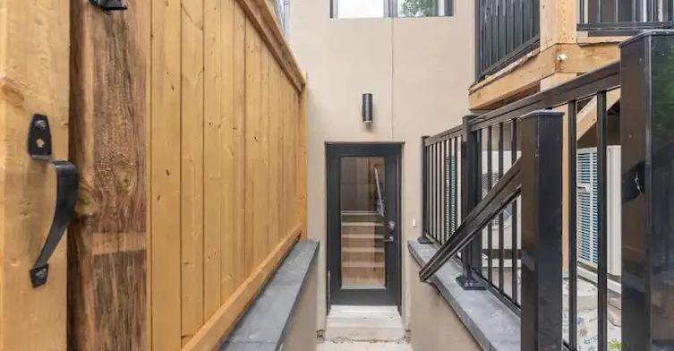 352 Jones Avenue, Toronto, ON, M4J 3G3 - 10