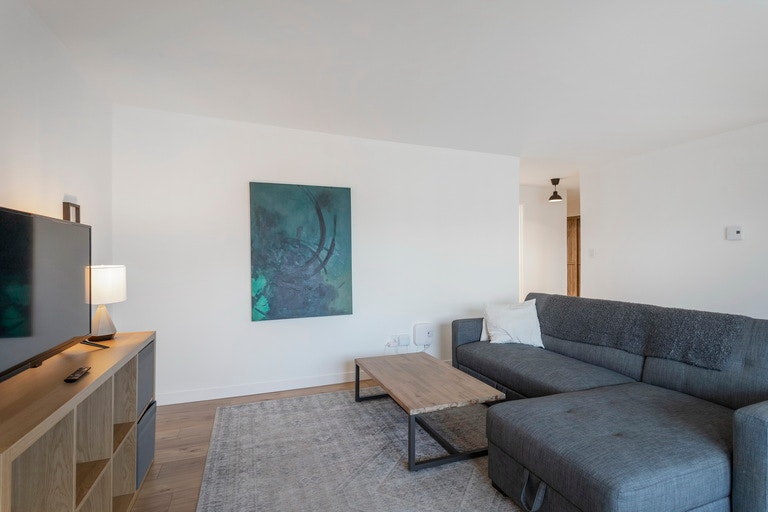 642 East 7th Avenue, Vancouver, BC, V5T 1P1 - 2