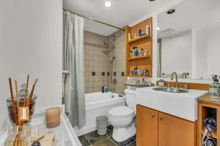 1438 Richards Street, Vancouver, BC, V6Z 3B8 - 3