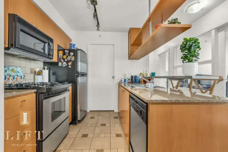 1438 Richards Street, Vancouver, BC, V6Z 3B8 - 6