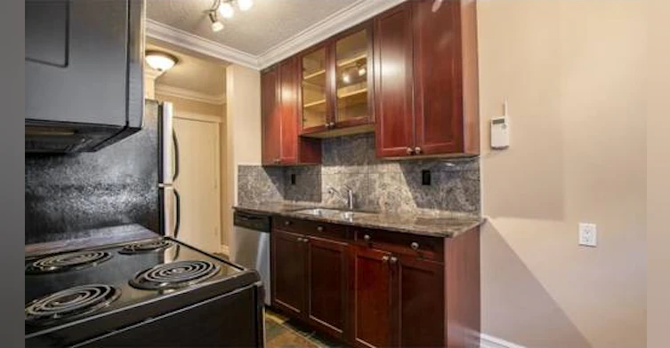 106-10225 117 Street, Edmonton, AB, T5K 1X7 - 2