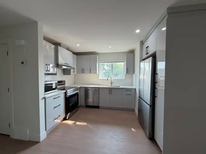 9403 103 Avenue, Grande Prairie, AB, T8V 1B4 - 2