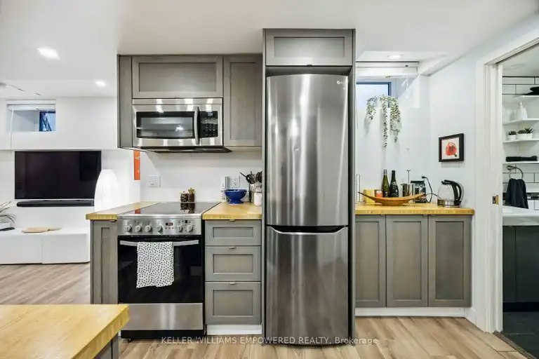 33 Garden Avenue, Toronto, ON, M6R 1H5 - 2