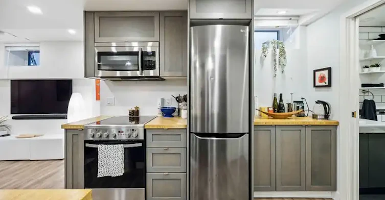 33 Garden Avenue, Toronto, ON, M6R 1H5 - 2