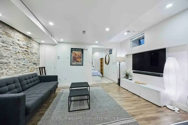 33 Garden Avenue, Toronto, ON, M6R 1H5 - 10