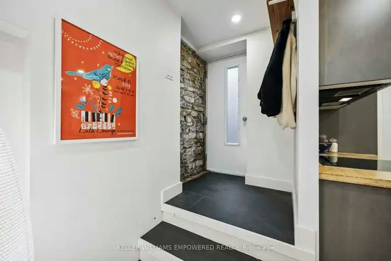 33 Garden Avenue, Toronto, ON, M6R 1H5 - 8